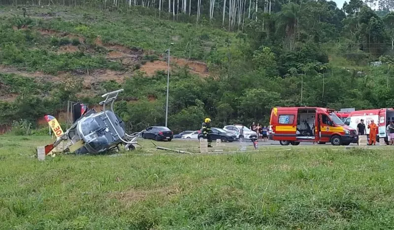 Helicóptero cai em cidade no interior de SC