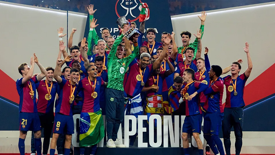 Barcelona goleia Real Supercopa da Espanha