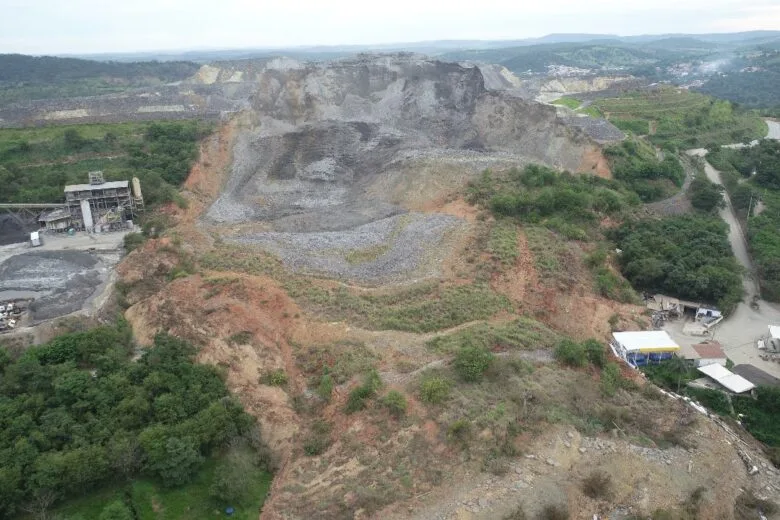 Mineração Serras do Oeste é multada em quase R$320 milhões por deslizamento em pilha de rejeitos em MG