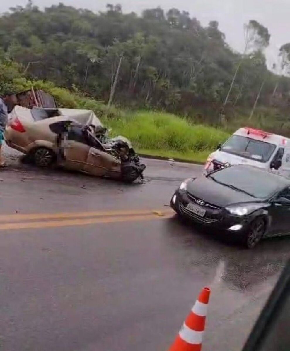 Grave acidente em Carandaí deixa cinco mortos e interdita a BR-040