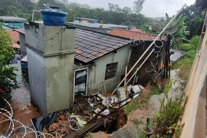 Divinópolis enfrenta estragos após chuvas intensas; mais de 30 ocorrências são registradas