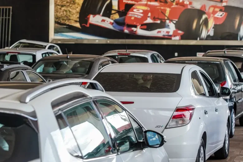 Seu carro tem mais de 10 anos? Em 2025 você poderá ter isenção do IPVA