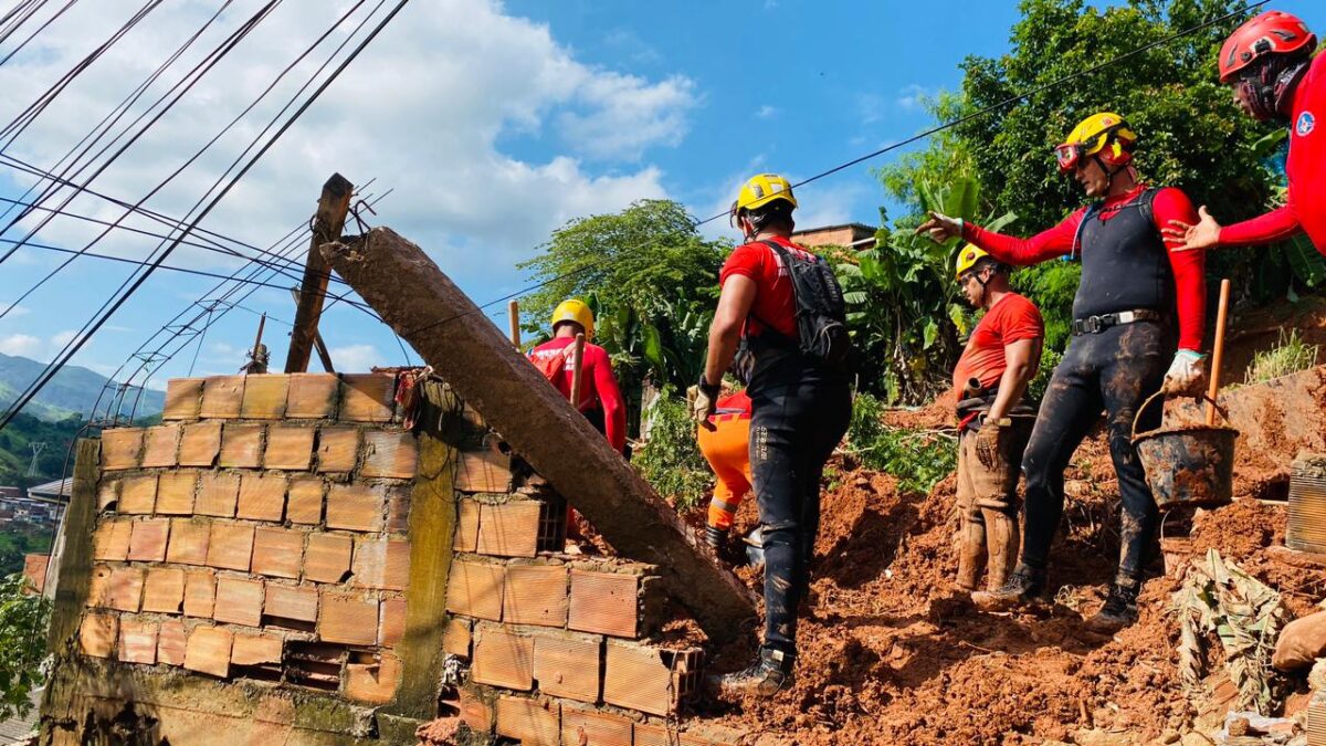 Duas regionais de Belo Horizonte estão em alerta para deslizamentos e desabamentos