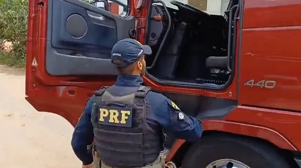 PRF apreende 89 “rebites” com caminhoneiro em Rio Casca
