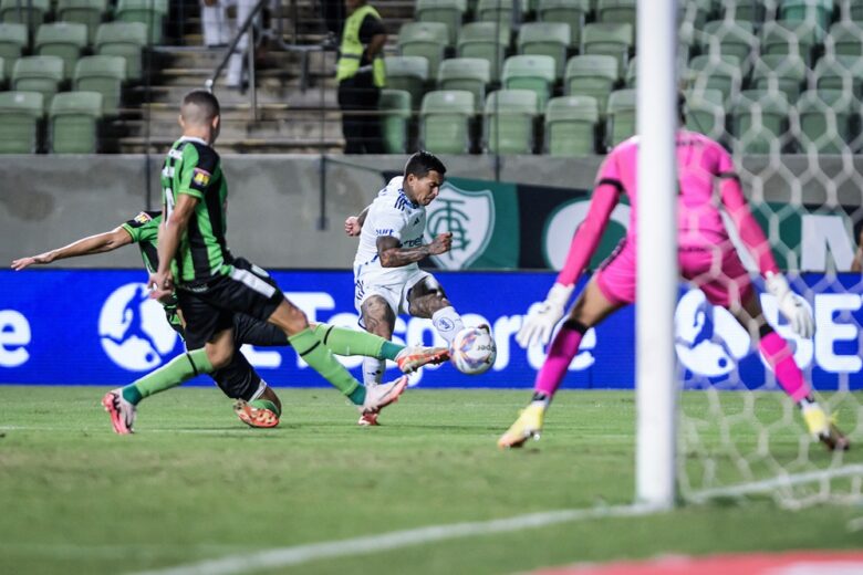 América pressiona, mas Cruzeiro reage e garante empate em 1 a 1 na Arena Independência