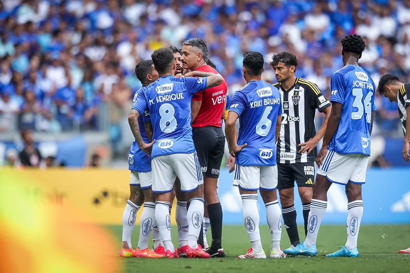 Federação reconhece erro do VAR em expulsão de Gabigol no clássico entre Cruzeiro e Atlético