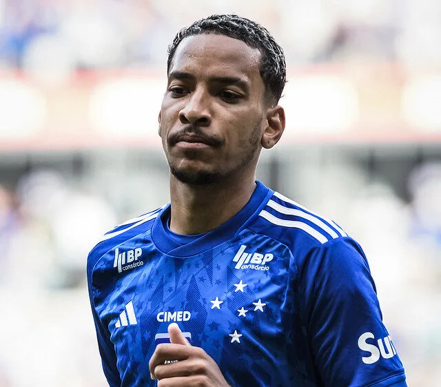 Vai ou fica? Matheus Pereira tem poucas horas para definir se futuro será no Cruzeiro ou na Europa