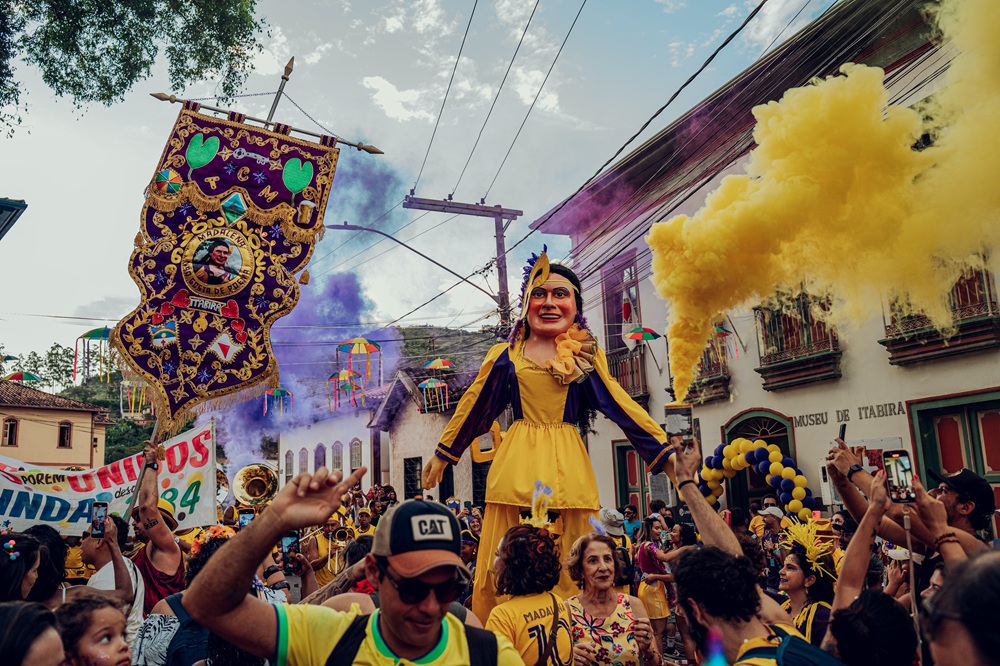 Pré-Carnaval de Itabira: "Cada bloco, cada desfile, cada show foi uma celebração da nossa tradição e da nossa união", afirma Vanessa de Faria