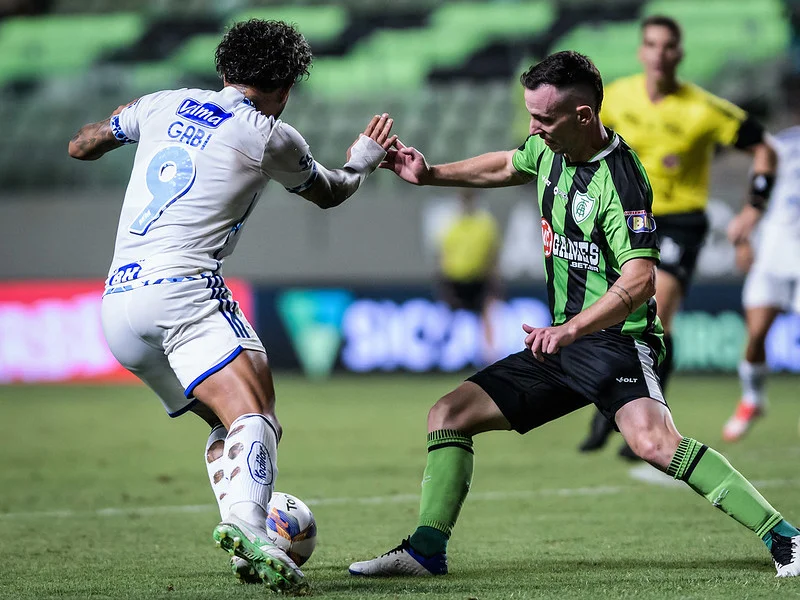 Futebol: domingo de clássicos em MG e SP