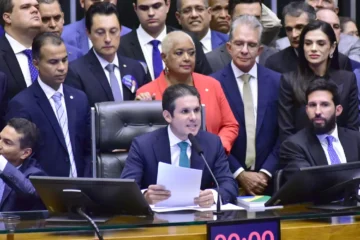 Hugo Motta rejeita nova proposta de anistia do PL por receio de rejeição pelo STF