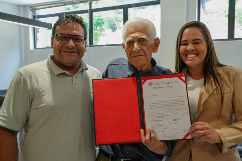 Reconhecimento: Carlos Madeira recebe homenagem na Câmara de Itabira