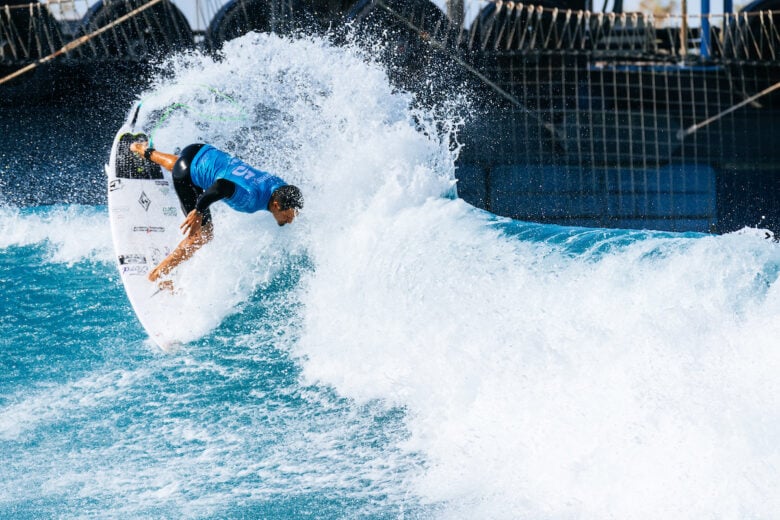 Ítalo Ferreira vence etapa WSL na piscina de ondas