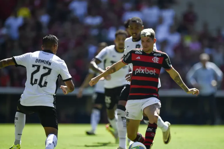 Botafogo e Flamengo disputam Supercopa o Brasil neste domingo