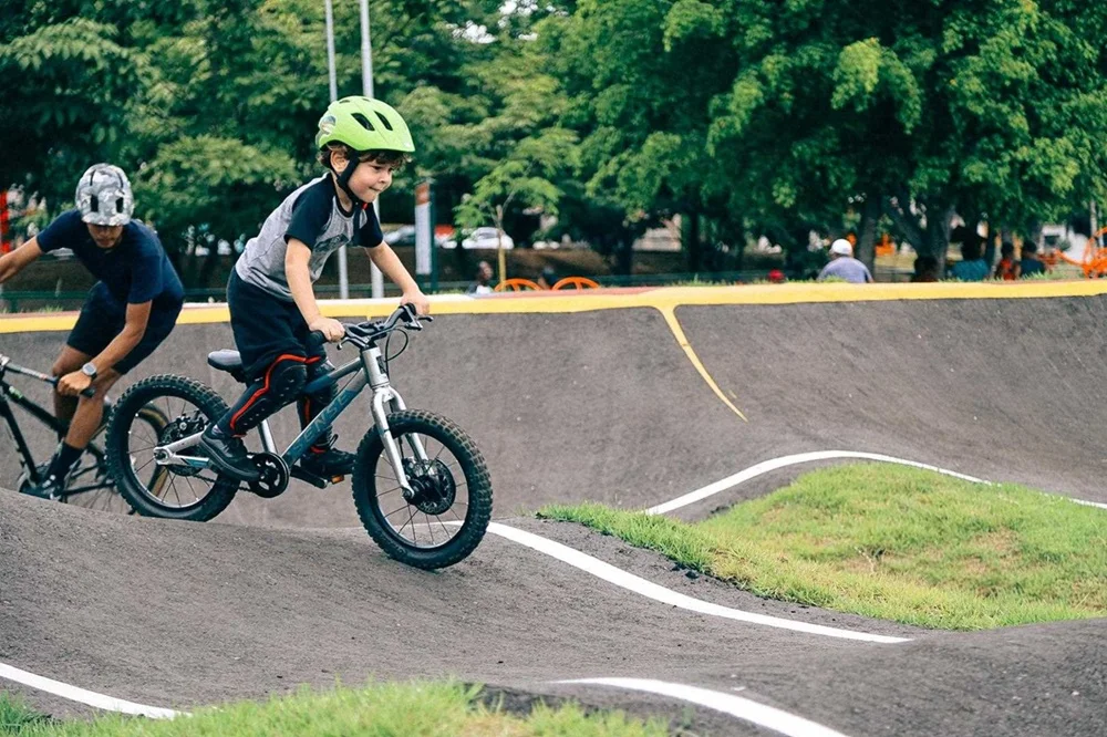 Com cerca de 1 km, pista de pump track é inaugurada no bairro Praia, em Itabira