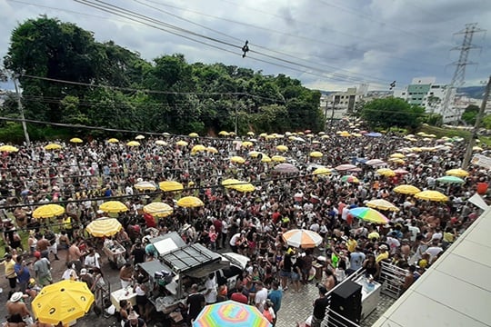 Procon-MG alerta sobre direitos do consumidor e possíveis práticas abusivas durante o Carnaval