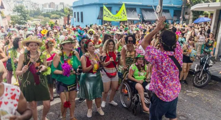 Foliões do Carnaval de Belo Horizonte devem investir R$ 170 em fantasias