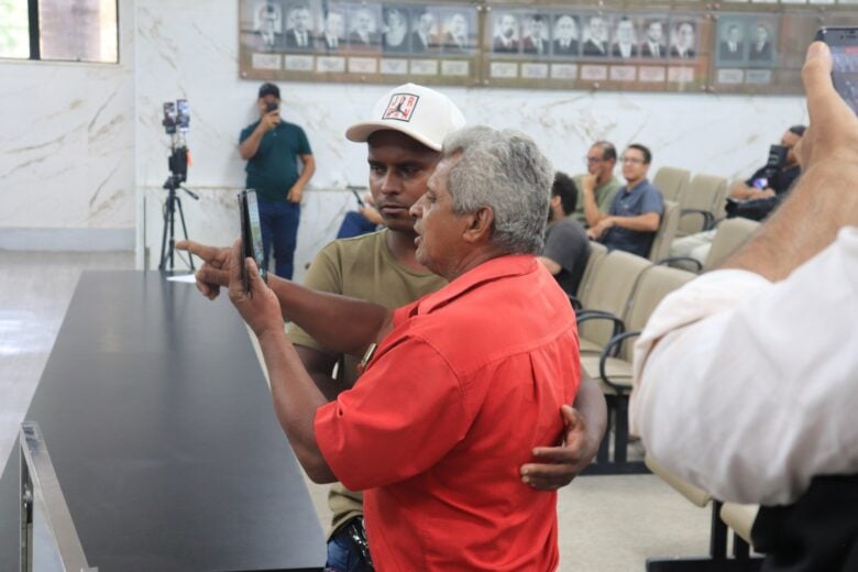 Baixaria: reunião da Câmara de Itabira é marcada por briga no plenário; assista