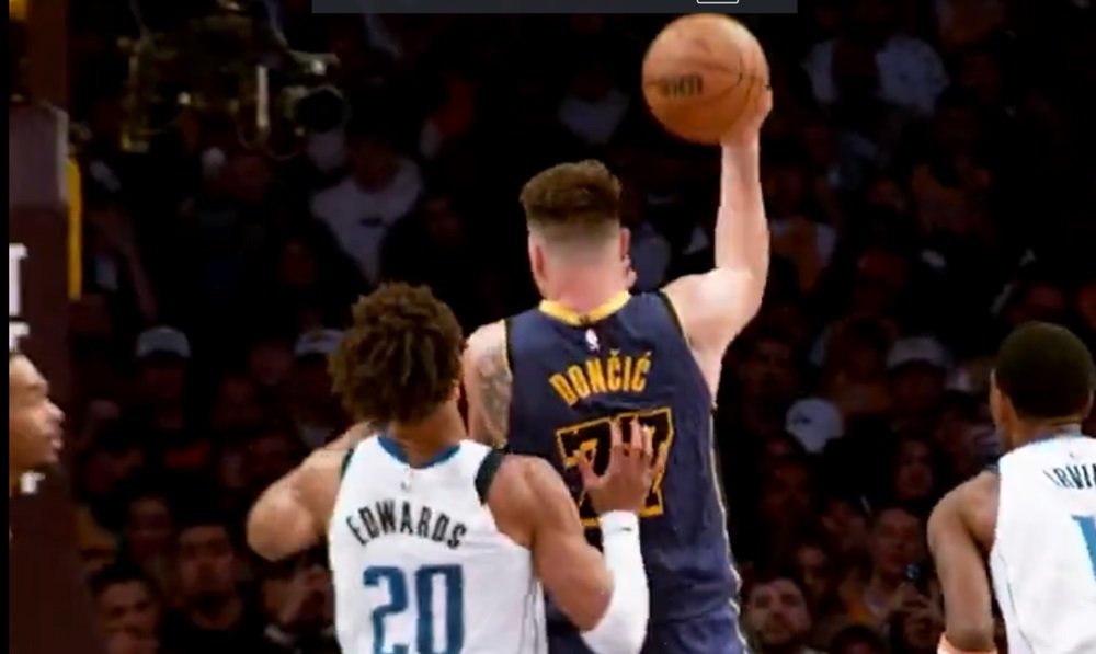 Luka Doncic reencontra Dallas Mavericks e comanda vitória do Los Angeles Lakers na NBA