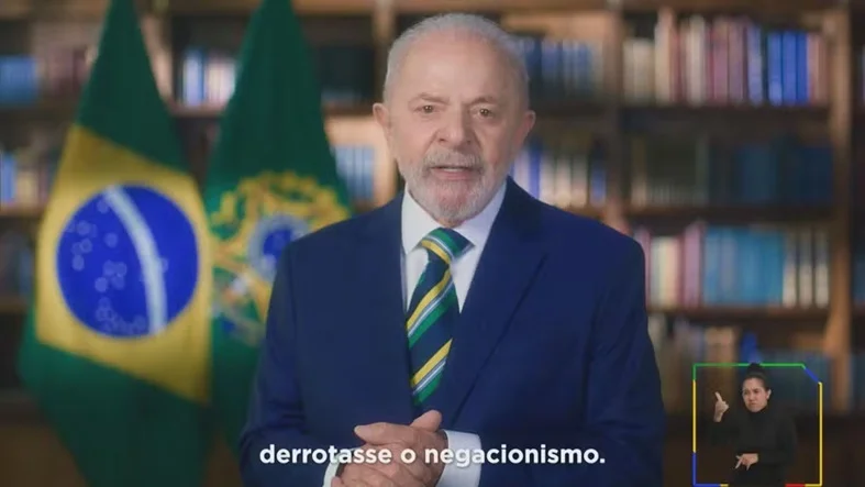 Em cadeia nacional, Lula faz anúncios para o programa Pé-de-Meia e a Farmácia Popular