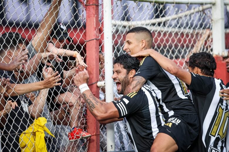 Hulk quebra jejum de gols em vitória do Galo