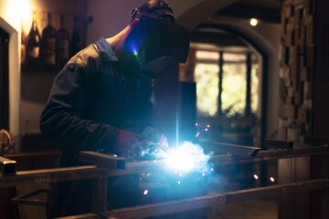 Sine Itabira oferece 144 vagas nesta terça-feira (22): oportunidades para auxiliar de produção, armador e soldador e mais