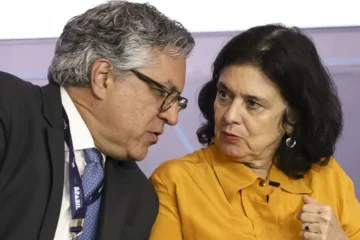 Troca-troca na Esplanada! Nísia Trindade é demitida do Ministério da Saúde: Alexandre Padilha é o novo titular da pasta