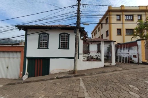 Justiça determina que Itabira adote medidas emergenciais para preservar casarão histórico na rua Santana