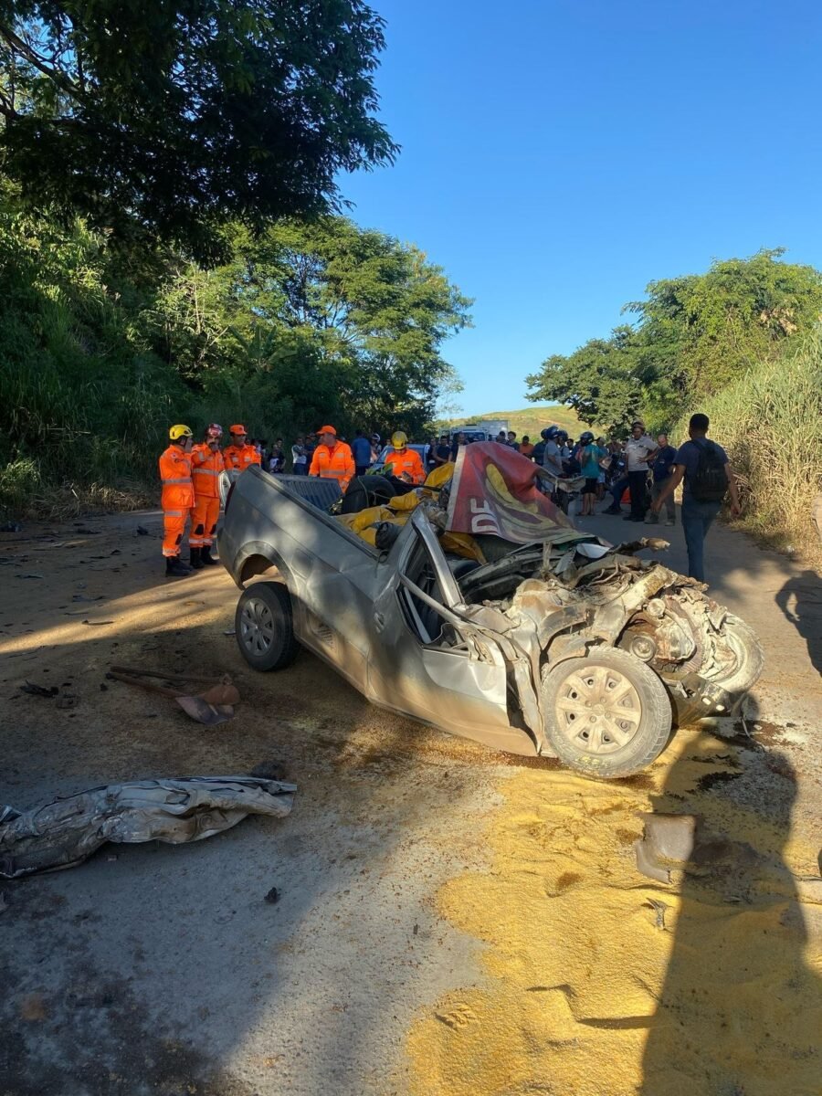 Colisão entre carro, moto e caminhão deixa dois mortos na BR-458, em Caratinga