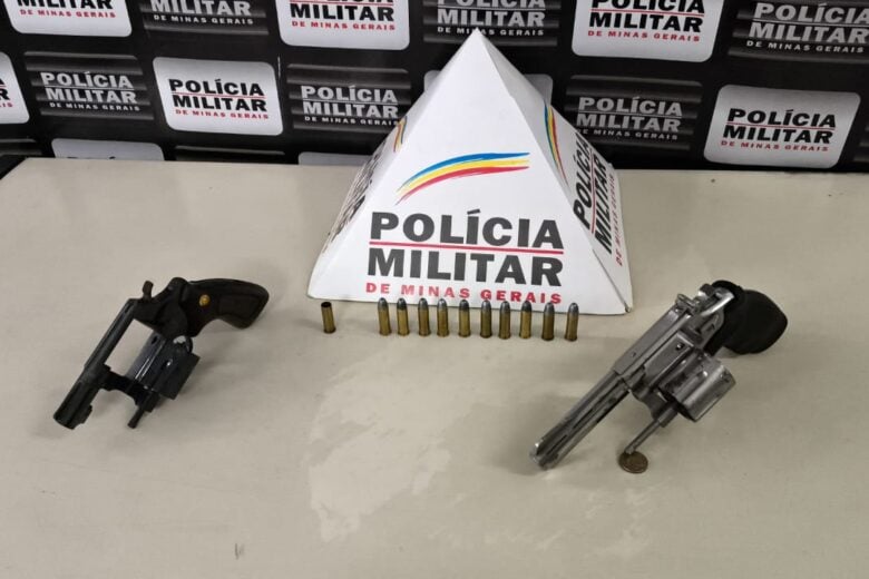 Em Monlevade, PM prende dois homens e apreende suas armas