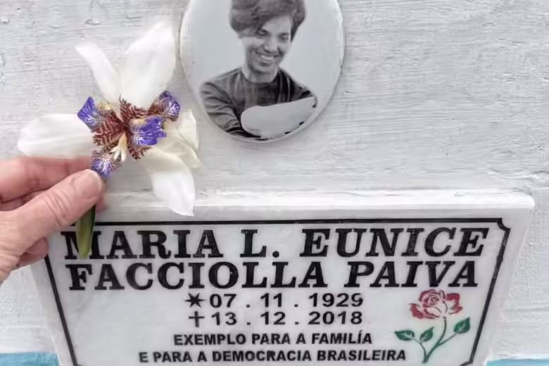 Túmulo de Eunice Paiva vira ponto turístico após ‘Ainda Estou Aqui’
