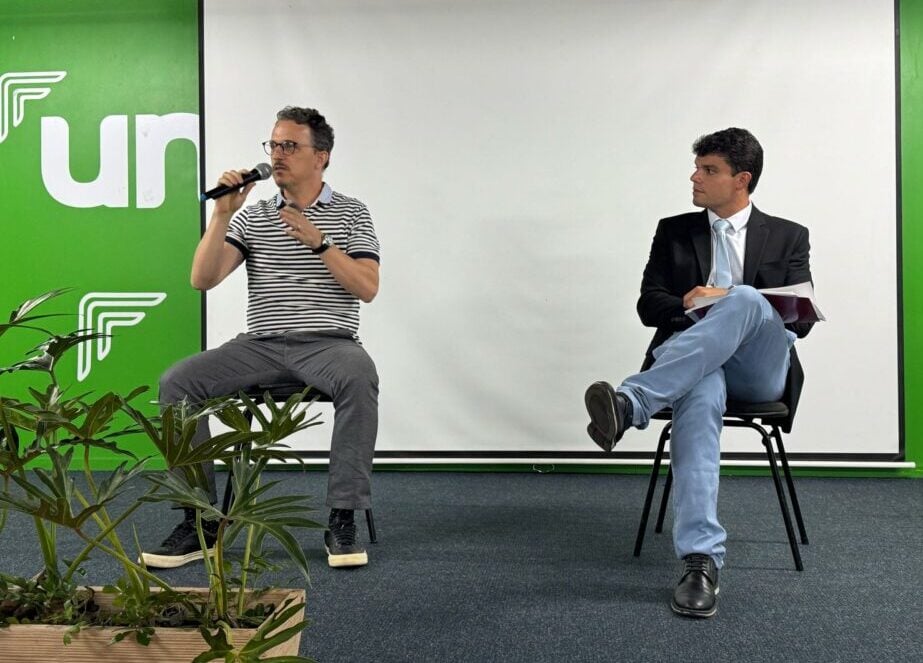 Leonardo Sette e Cássio Hermes debatem o bem-estar mental do trabalhador na Conferência Municipal de Saúde