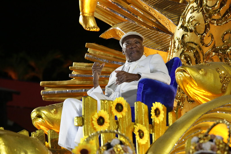 Milton Nascimento é homenageado pela Portela; veja como foi o último dia do desfile das escolas de samba