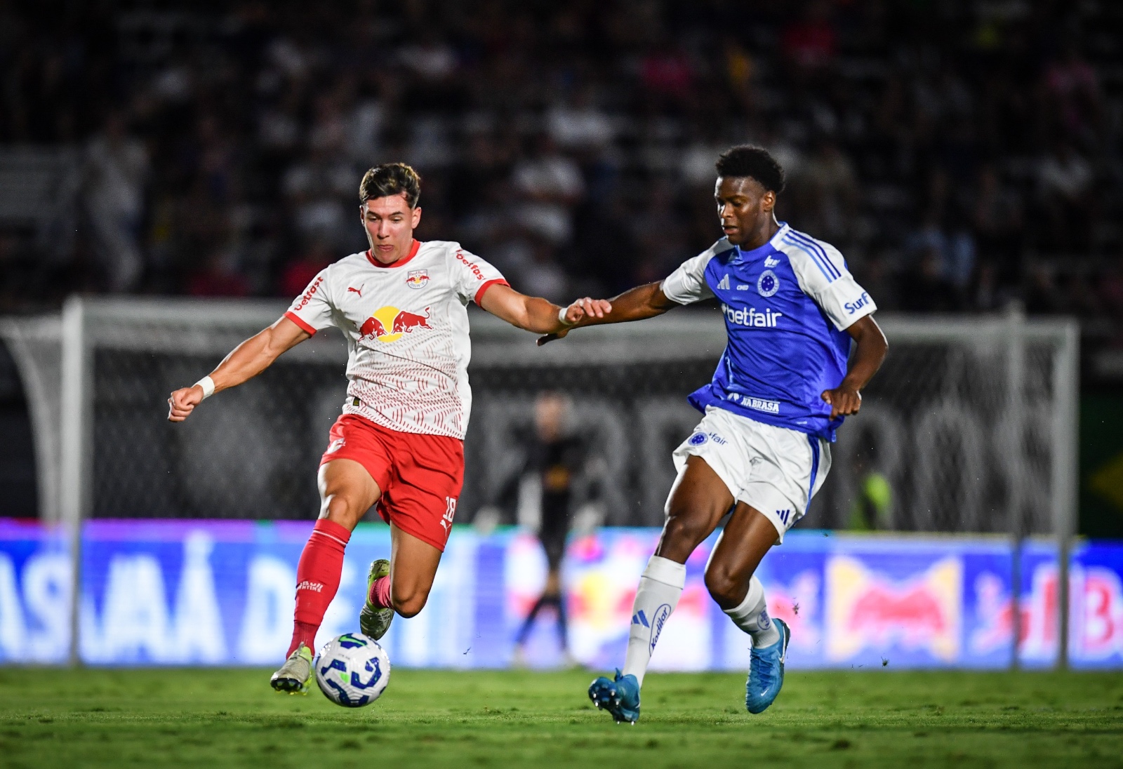 Cruzeiro empata com Red Bull Bragantino em bom amistoso como preparação para o Brasileirão