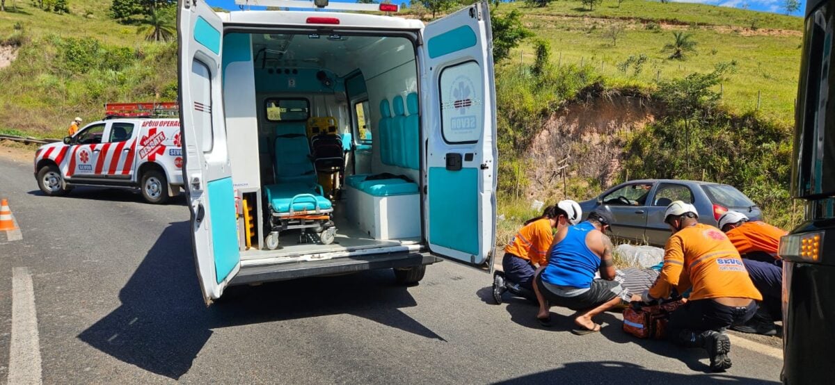 BR-381: caminhão de pipoca tomba, ferindo motorista