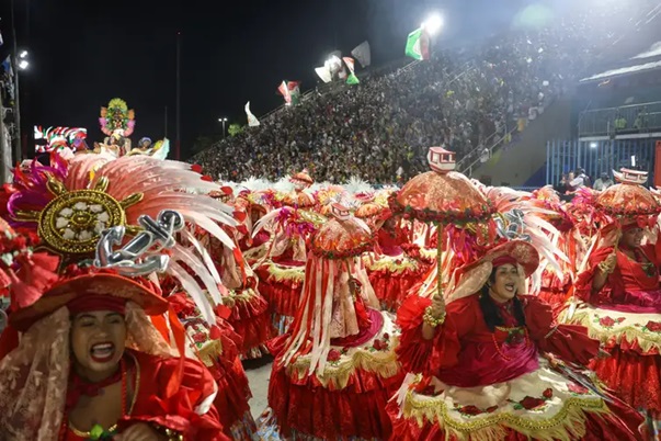 Milton Nascimento é homenageado pela Portela; veja como foi o último dia do desfile das escolas de samba