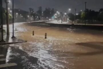 Chuva intensa atinge Contagem e Belo Horizonte na noite desta segunda-feira; avenida Teresa Cristina é bloqueada