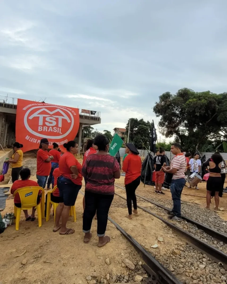 MTST ocupa obras da linha 2 do metrô de BH e cobra governo e concessionária