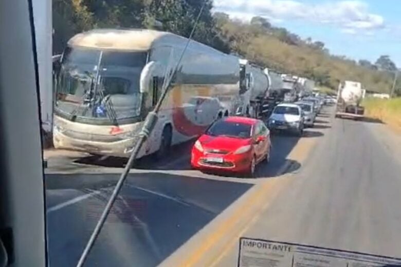 Estrada cheia: trânsito na BR-381, entre Ravena e BH, segue com lentidão no sentido capital