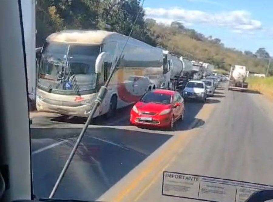 Estrada cheia: trânsito na BR-381, entre Ravena e BH, segue com lentidão no sentido capital