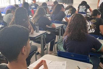 Governo de Minas realiza primeiro teste de redação para o enem 2025 com estudantes da rede pública