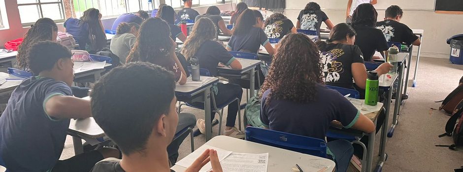 Governo de Minas realiza primeiro teste de redação para o enem 2025 com estudantes da rede pública