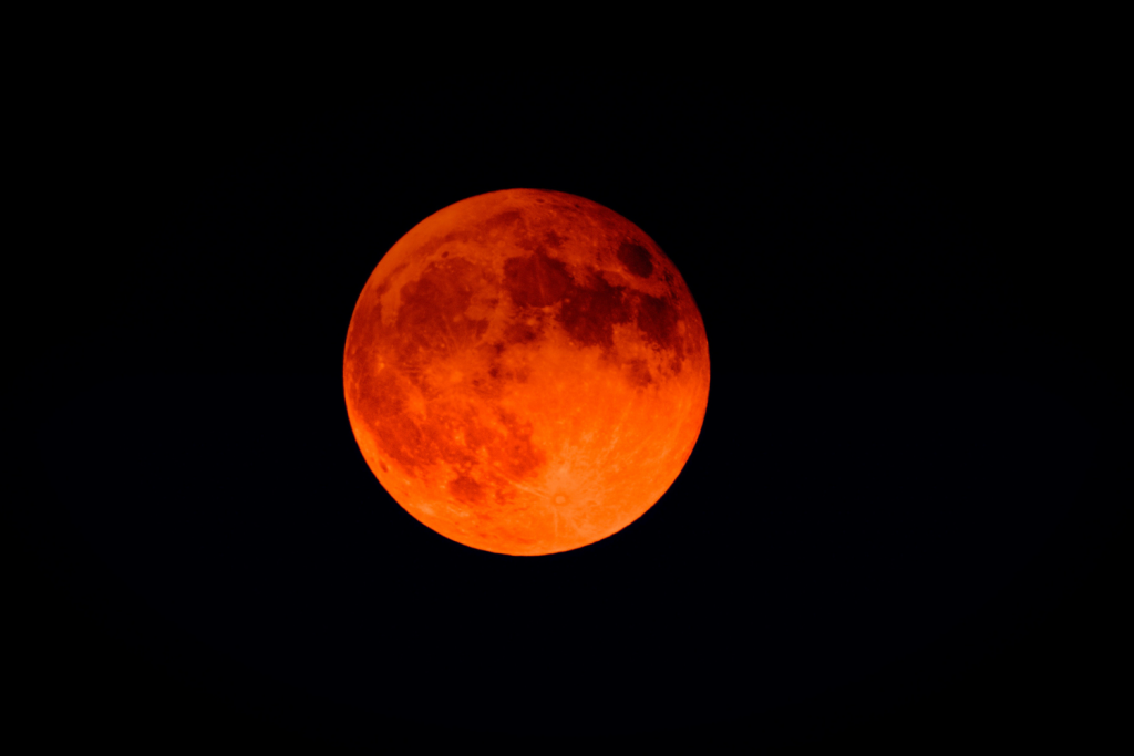 Eclipse lunar será visível no Brasil nesta semana