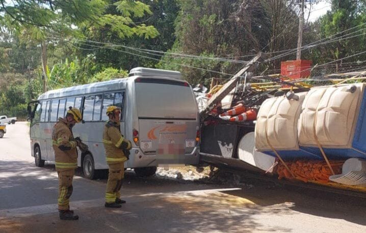 Colisão entre caminhão e ônibus deixa dois mortos em Santo Antônio do Leite, distrito de Ouro Preto