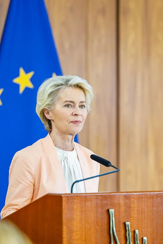 Van der Leyen cita plano para rearmamento da Europa