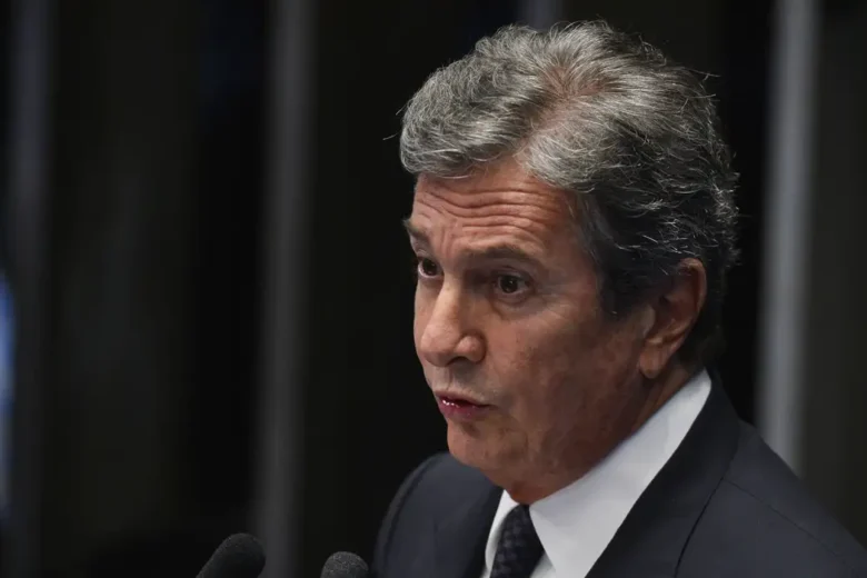 Moraes manda prender Fernando Collor por corrupção e lavagem de dinheiro Moraes manda prender Fernando Collor por corrupção e lavagem de dinheiro