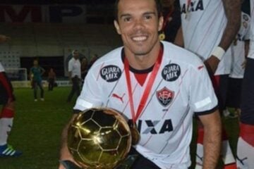 Leandro Domingues, ex-meia de Cruzeiro e Vitória, morre aos 41 anos