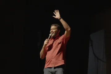 Itabira: humorista Thiago Carmona fará duas apresentações na Semana do Trabalhador; saiba mais