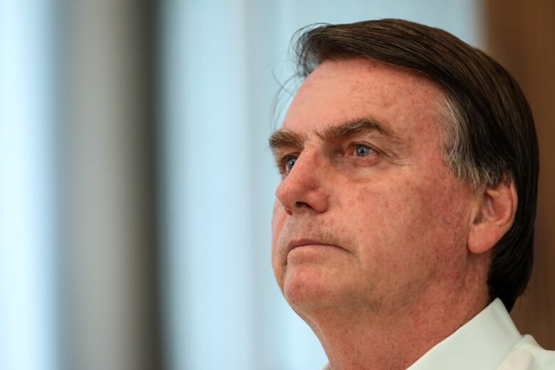 Bolsonaro evolui clinicamente, mas previsão de alta é indefinida