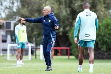 Após estrear com vitória no Brasileirão, Cruzeiro tem pontapé na Sula nesta terça; rádio Caraça transmite