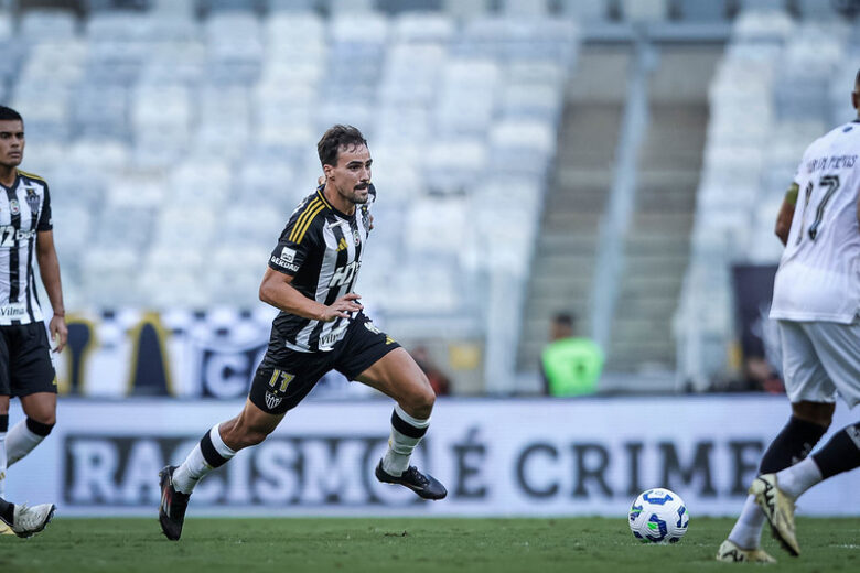 Igor Gomes fratura dedo e desfalca no Atlético-MG; Cuca pode poupar titulares na Sul-Americana
